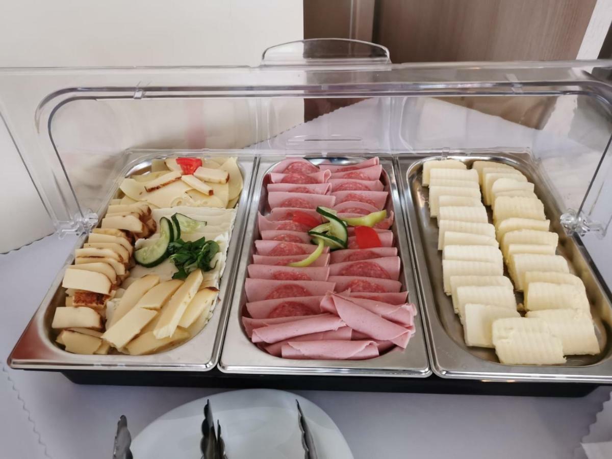 Hotel Poludnica Liptovský Mikuláš Buitenkant foto