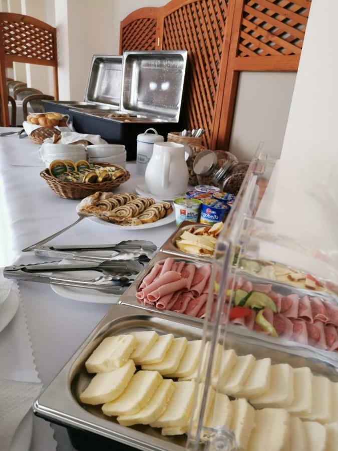 Hotel Poludnica Liptovský Mikuláš Buitenkant foto